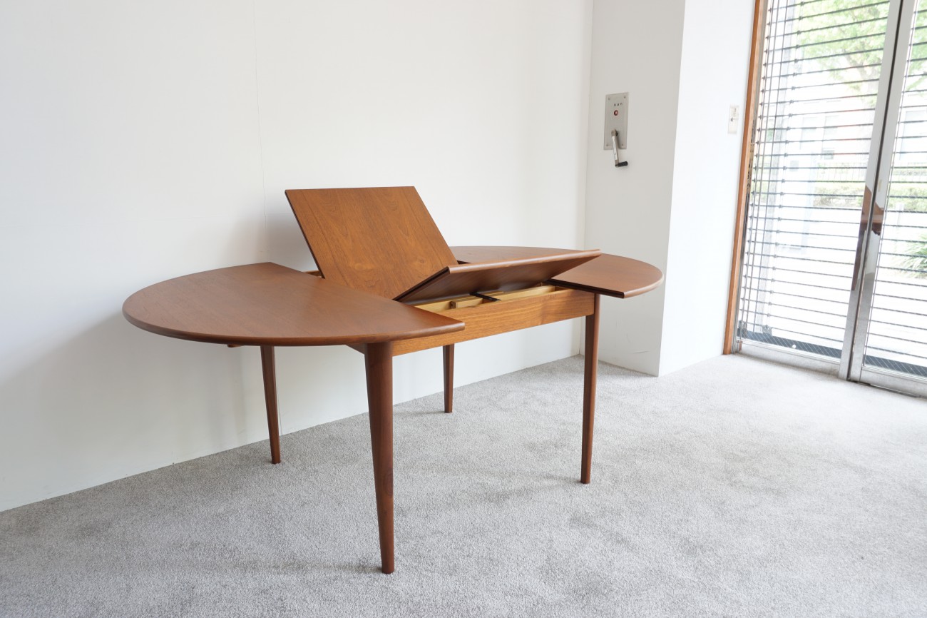 Teak Round Dining Table / チーク ラウンドダイニングテーブル