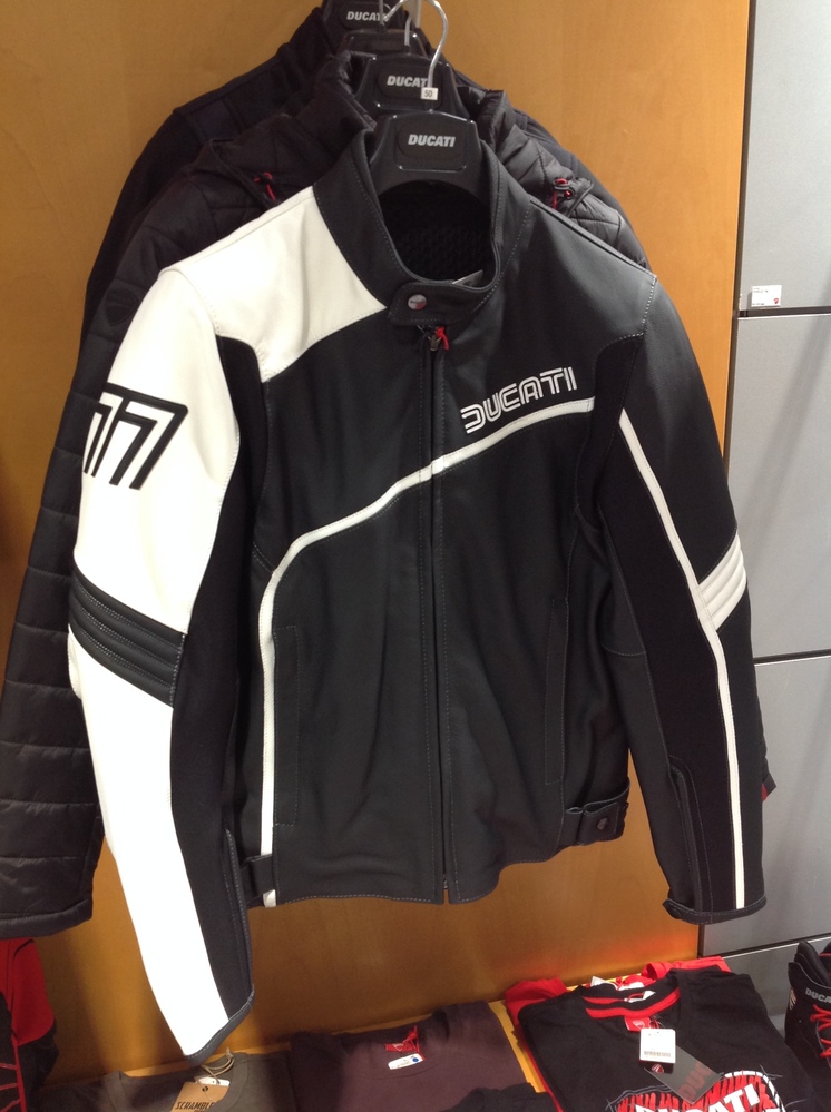 ドゥカティレザージャケット入荷しています - de