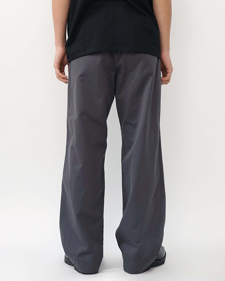 TUCK STRAIGHT - CHINO / CHARCOAL | YAECA (MEN)(ヤエカ) | BOTTOMS
