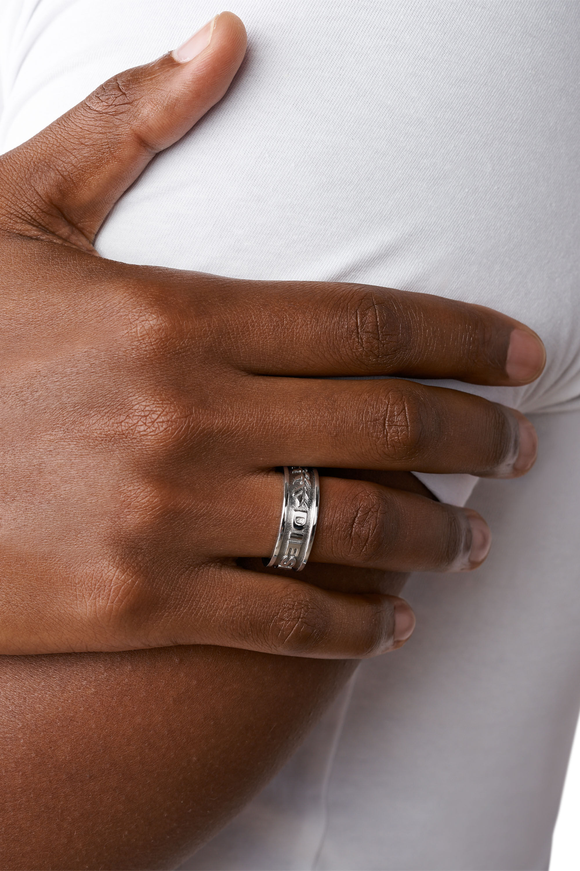 DX1108 DX110800DJW ジュエリー(MEN)|DIESEL(ディーゼル)公式