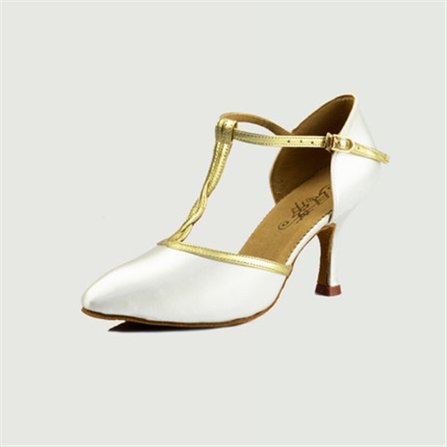 ゴールドのベルトが印象的なホワイトサテンモダンシューズ ヒールの高