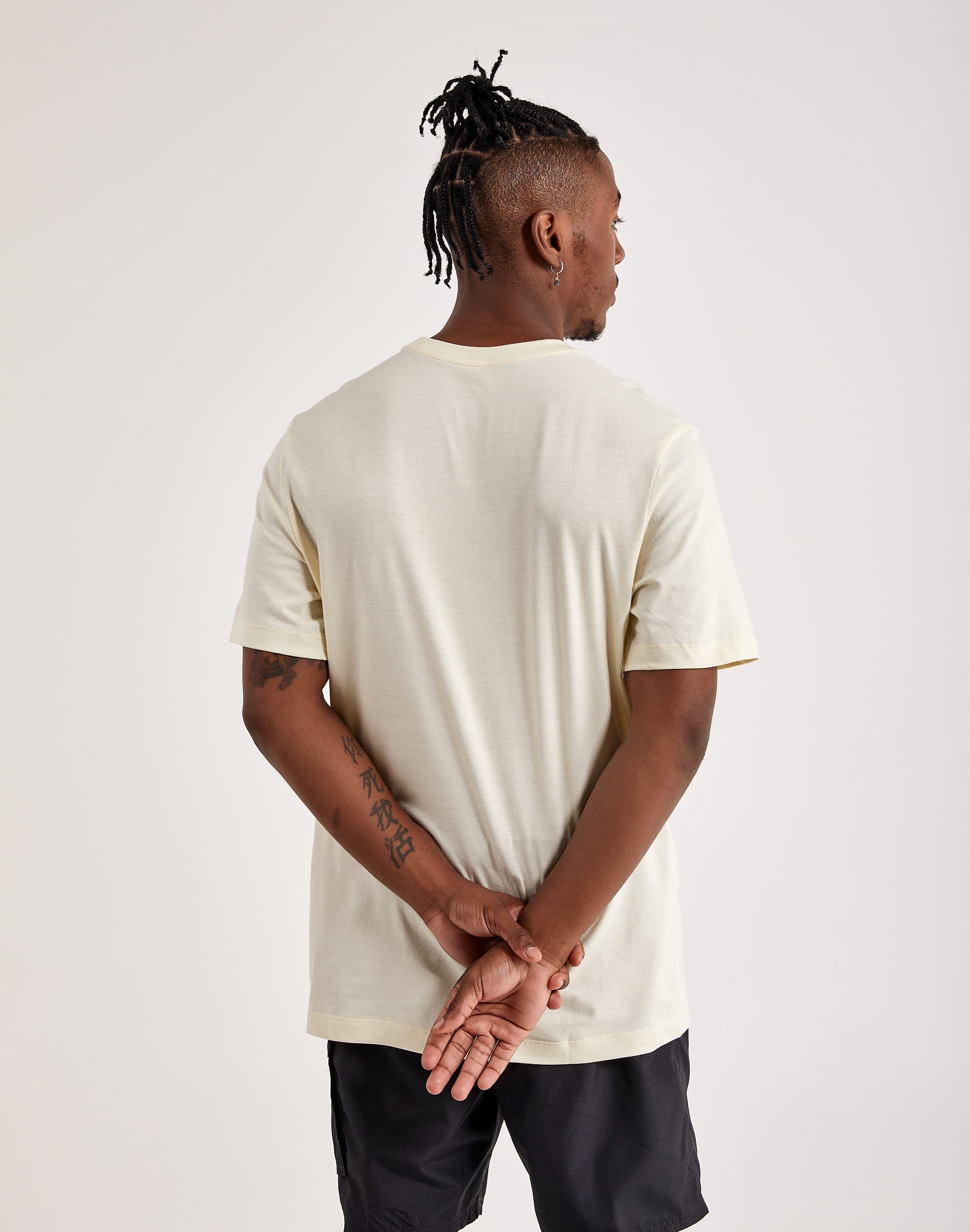 Nike Graphic Tee – DTLR