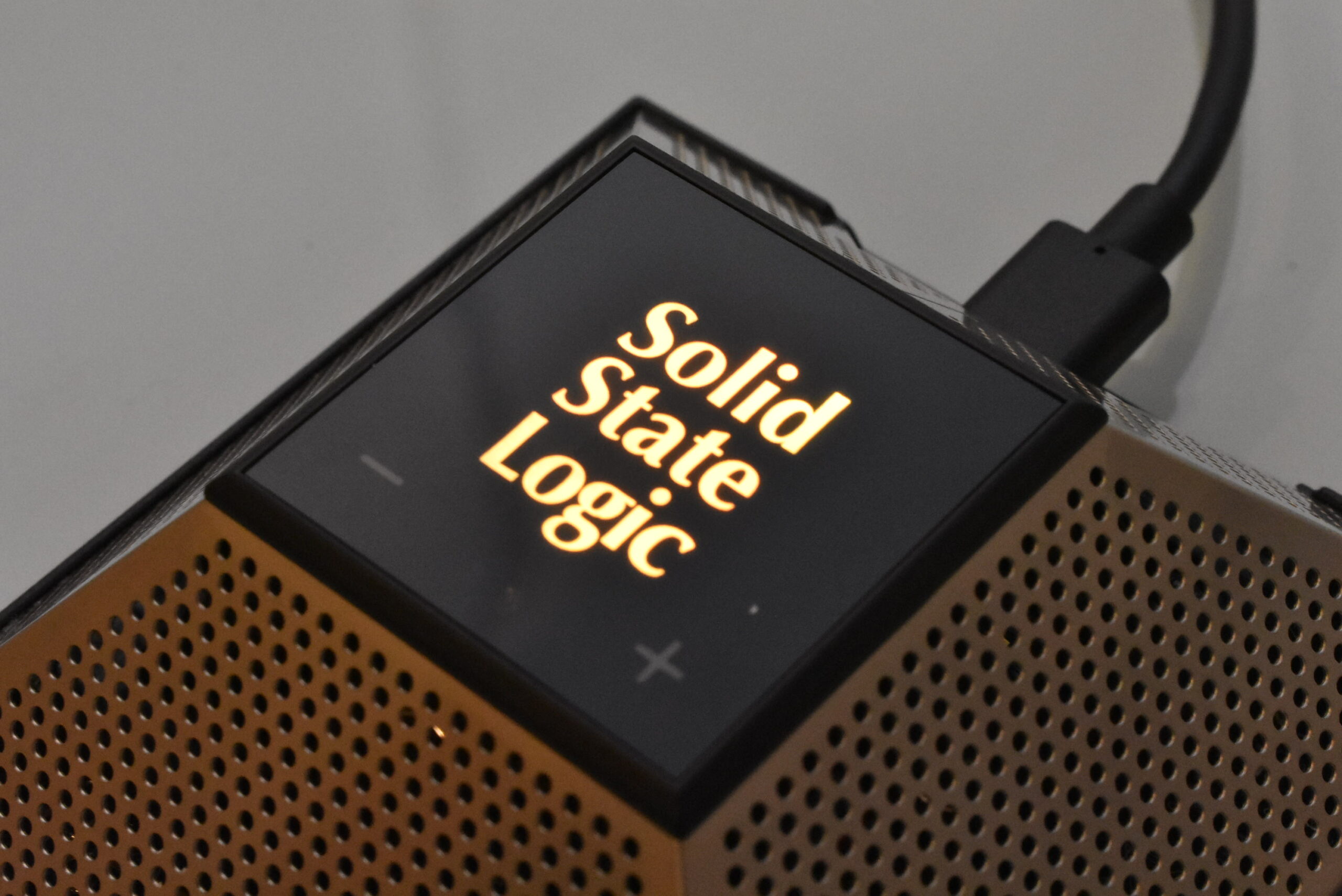 簡単セッティングなのに、SSLのサウンドクオリティを誇るピラミッド型