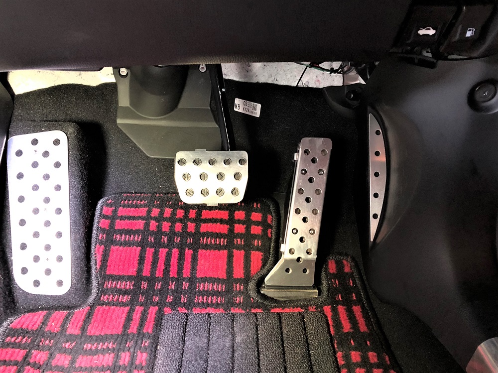 世界初！CX-5 KF,cx-8 KG 用右足フットレスト付きトリムカバー 商品