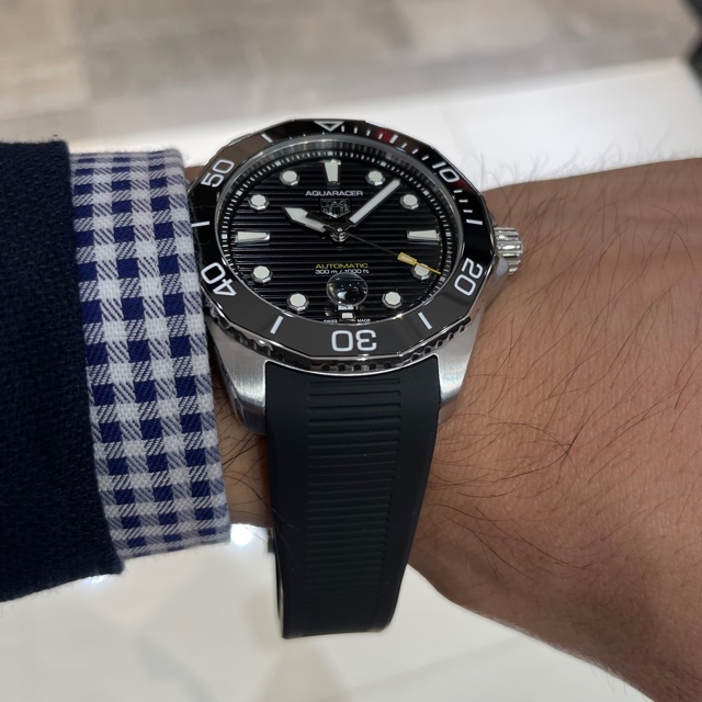 タグ・ホイヤー新作アクアレーサーのラバー仕様が入荷しました