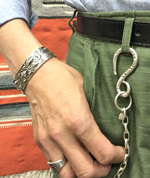 ナバホ 02-0459 RAY ADAKAI レイアダカイ作 Repousse（リポウズ