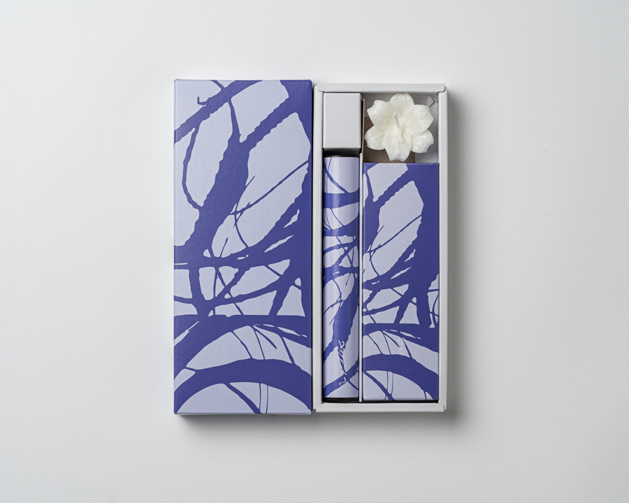 刺繍 白ゆり［コシノジュンコ蝋燭線香付］｜弔電の刺繍・押し花を低