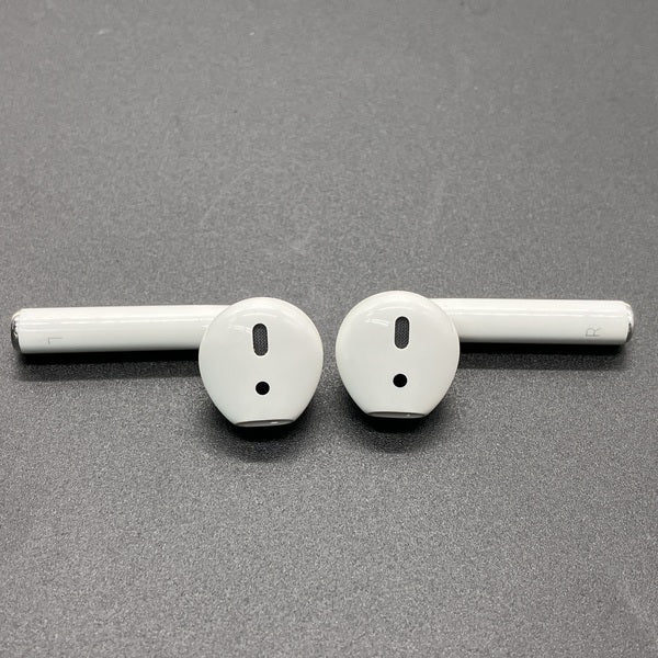 Apple 【中古】AirPods with Charging Case MV7N2J/A【秋葉原】 – e