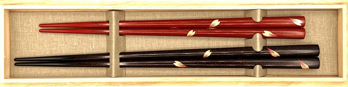 送料無料】津軽塗箸 七々子塗 桜蒔絵 夫婦箸セット【桐箱入】 - お