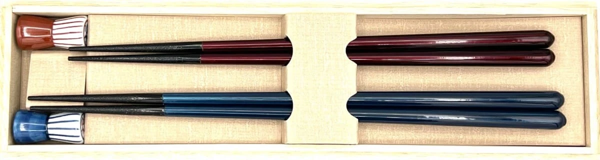 送料無料】八角塗分 銀青 銀赤 夫婦箸セット 箸置付【桐箱入】 - お