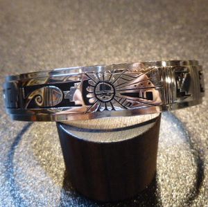 ホピ Berra・Tawahongva ベラ・タワホングヴァ オーバレイ バングル