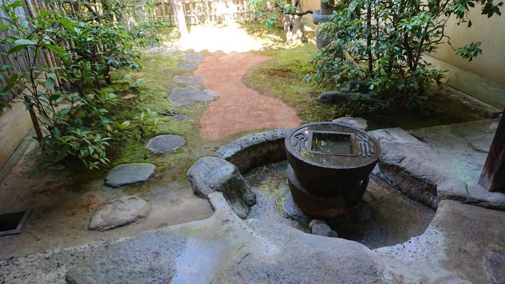 大徳寺孤篷庵／遠州忌茶会 – 茶道情報提サイト「遠州WEBマガジン」