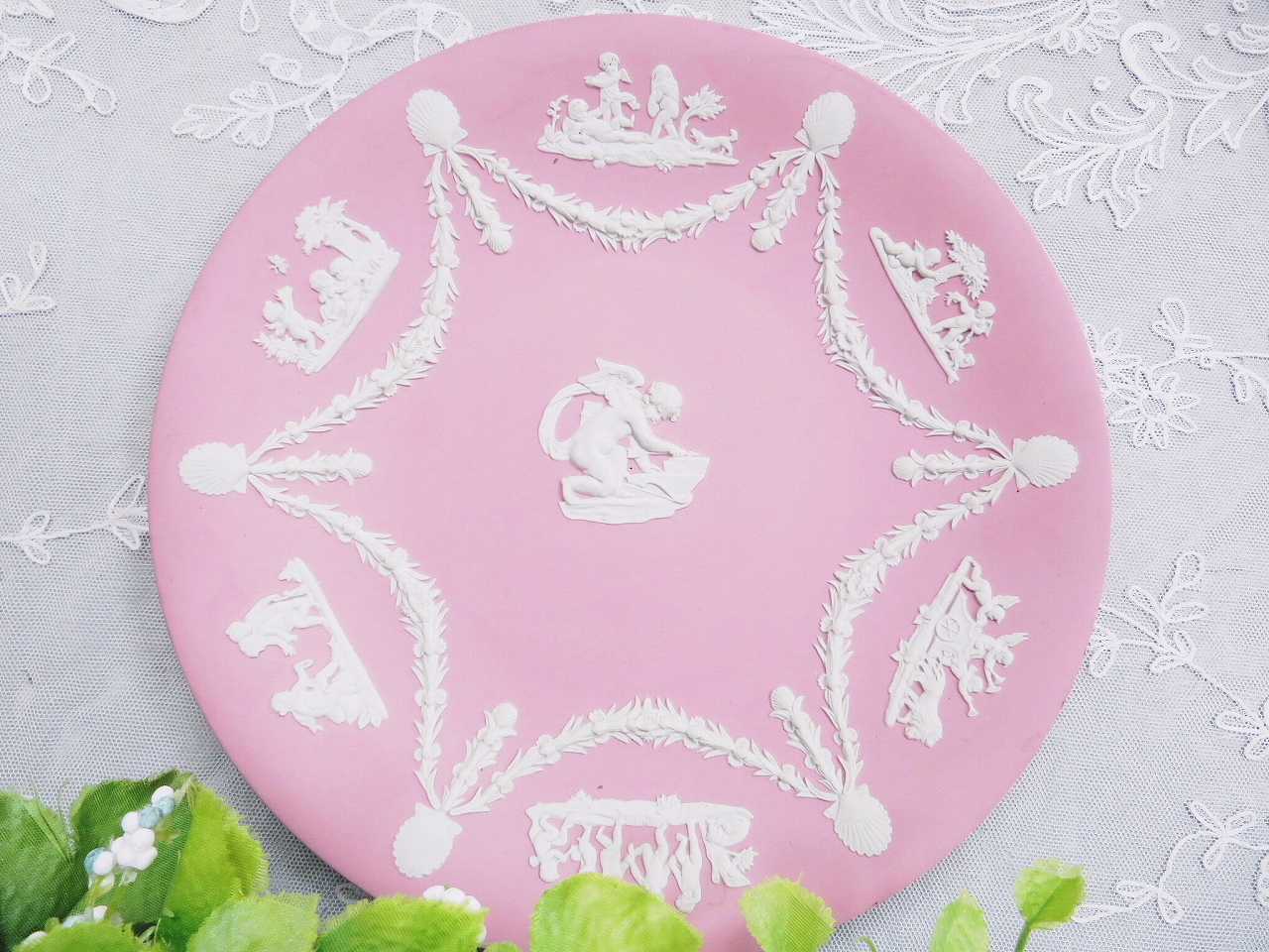 ウェッジウッド ジャスパー ピンクプレート - 薔薇と天使のアンティーク