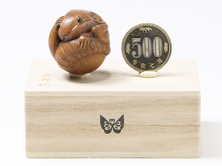 黄楊根付 丸鼠【岡壱名入り】【桐箱付き】（2025年12月10日掲載