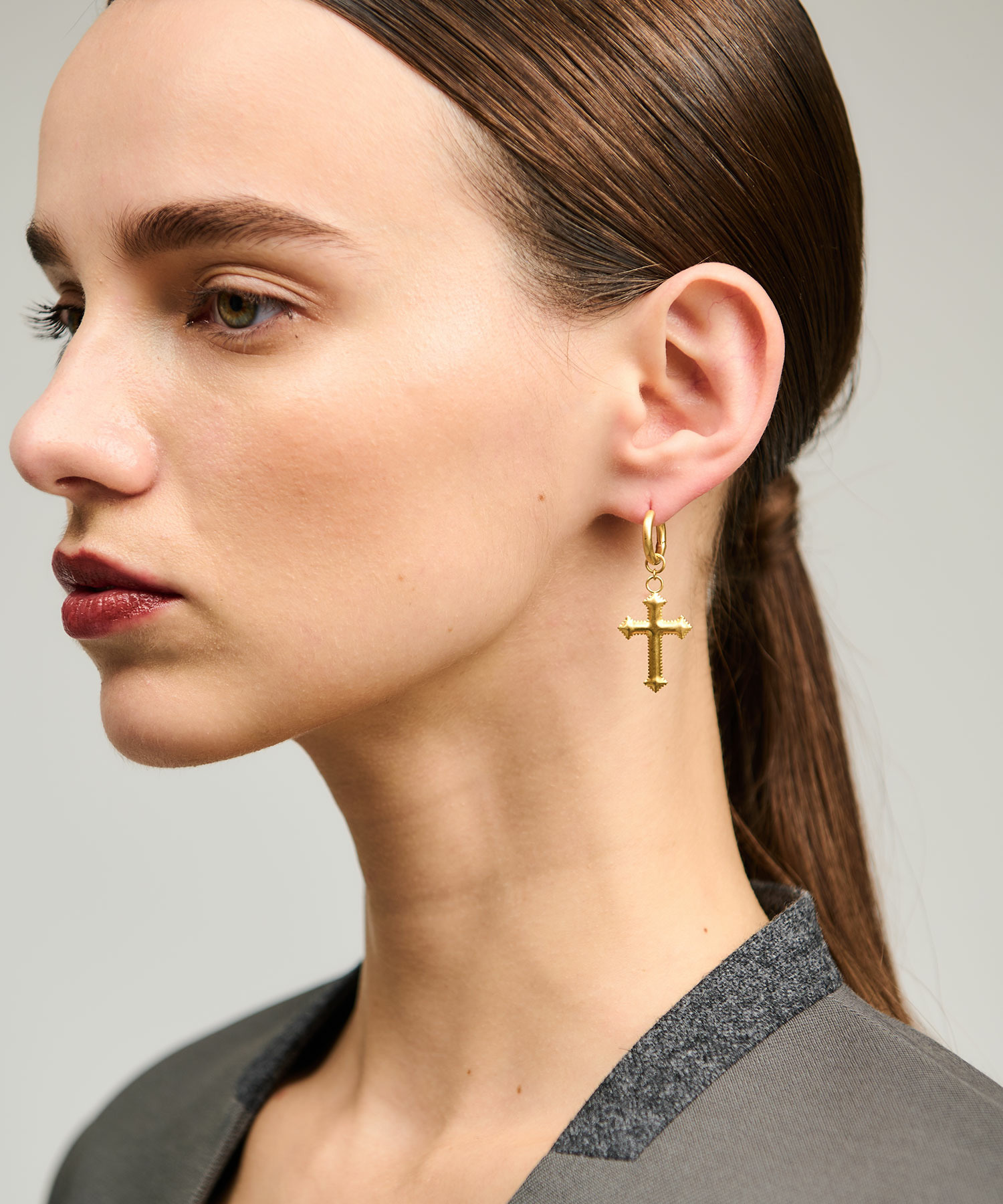 TOM WOOD / Sleek Huggie ピアス｜ESTNATION ONLINE STORE