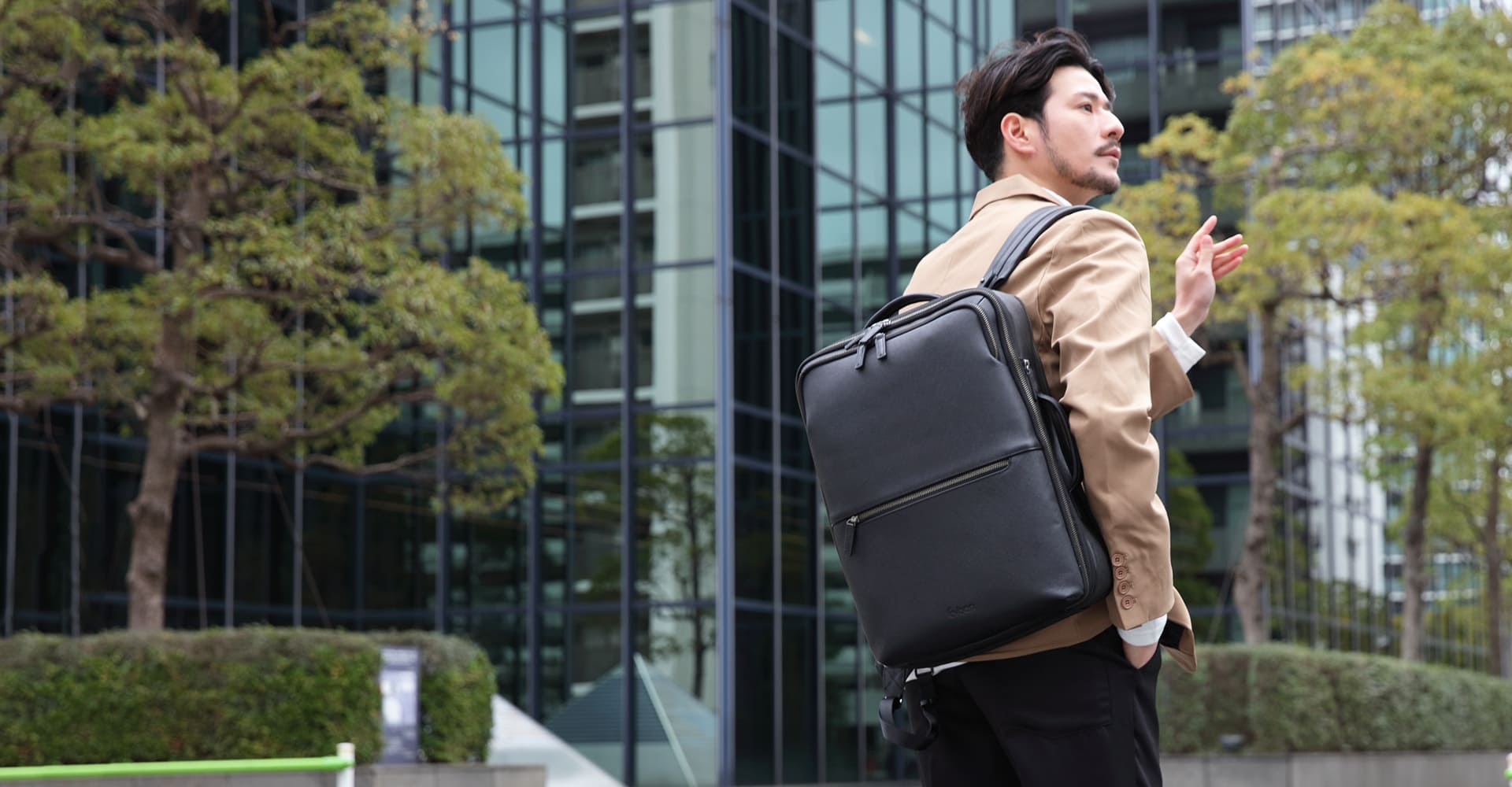 Evoon マルチビジネスリュックレザー・容量18L~拡張時28L【3営業日以内