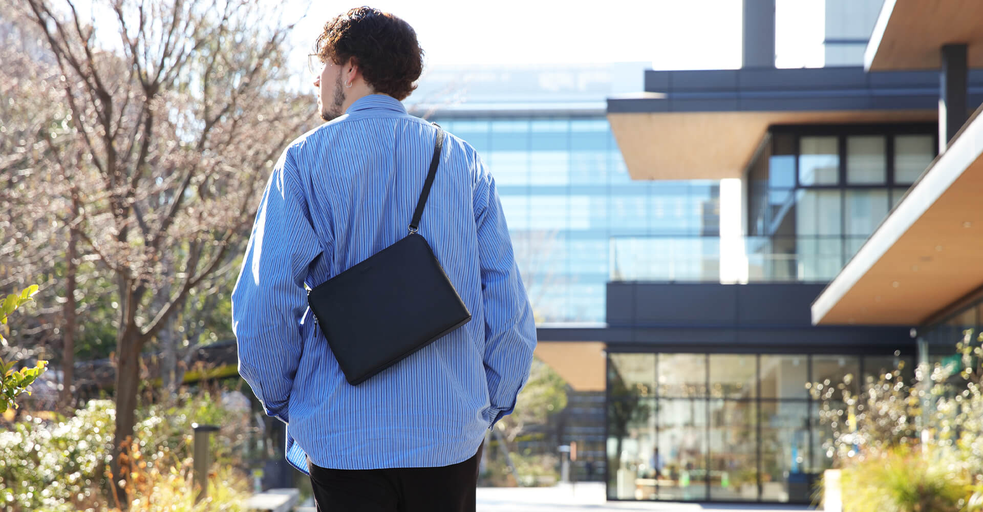 Evoon みがるサコッシュレザー【ブラック 3営業日以内に発送/ダーク