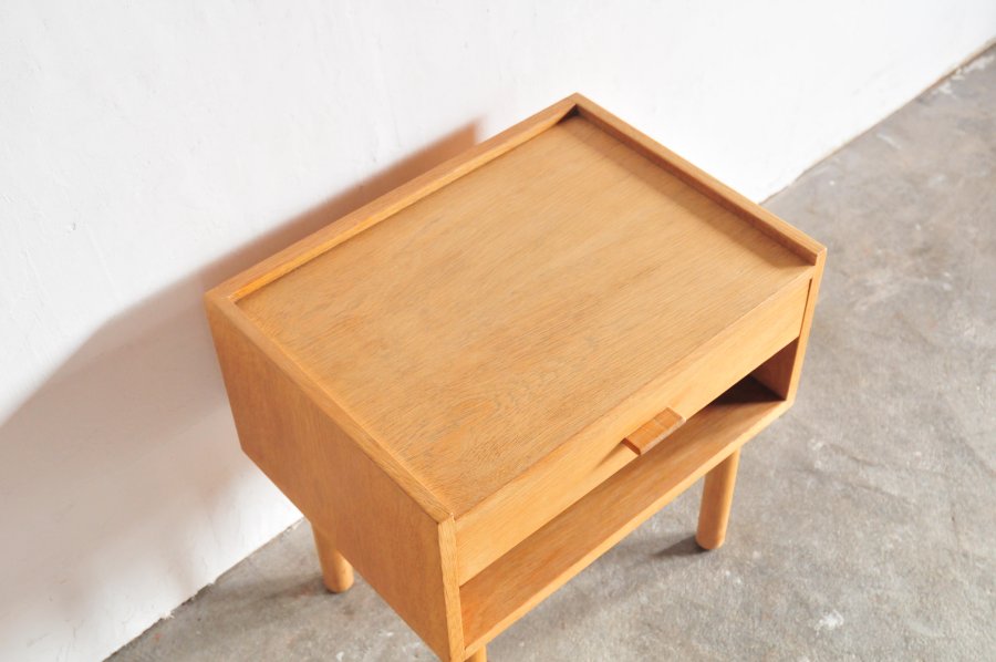 Hans J Wegner ハンス J ウェグナー ナイトスタンド 時を経ても色あせ