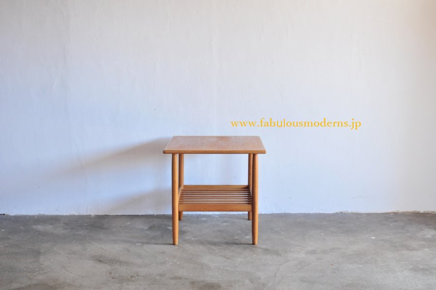 モブラー社製 北欧ヴィンテージ オークサイドテーブル アイヴァン・A