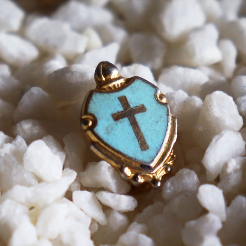 USAヴィンテージクリスチャンクロス盾型ピンバッジ水色｜アンティーク
