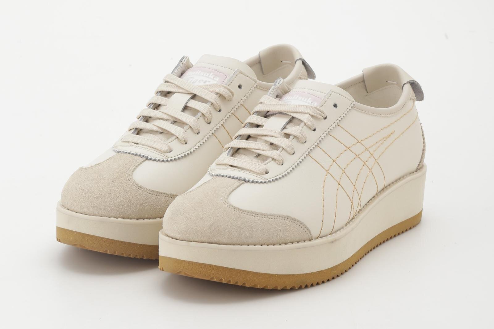 オニツカタイガー×エミ「メキシコ 66」厚底スニーカー、上品アイボリー