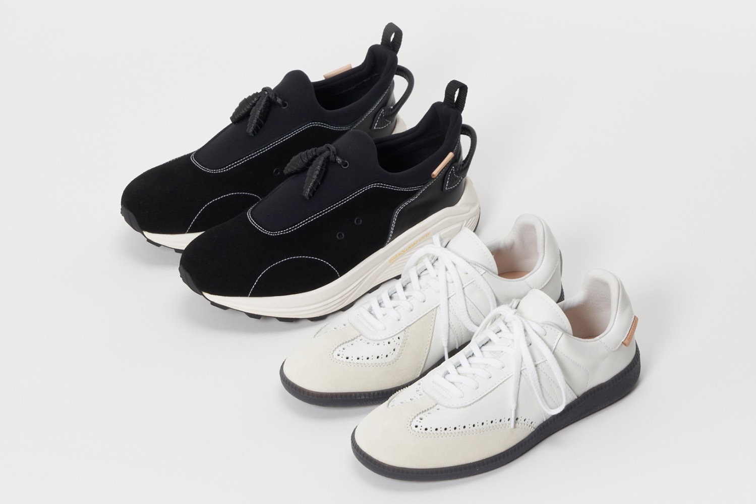 エンダースキーマ“ブラック×ホワイト”のスニーカー＆レザー財布など