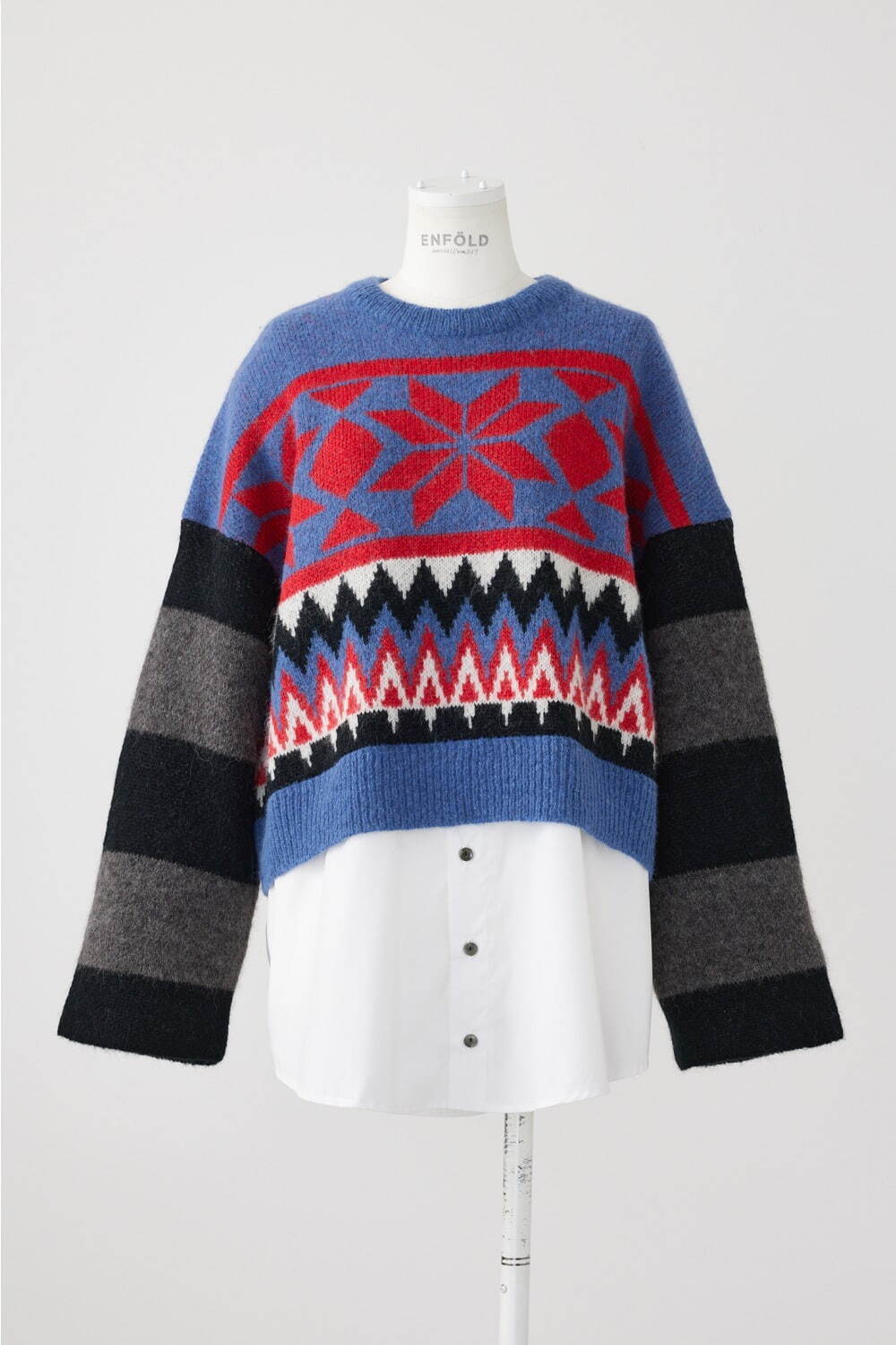 エンフォルド×ケイタマルヤマ、“花＆ぶどう”の刺繍入りニットや