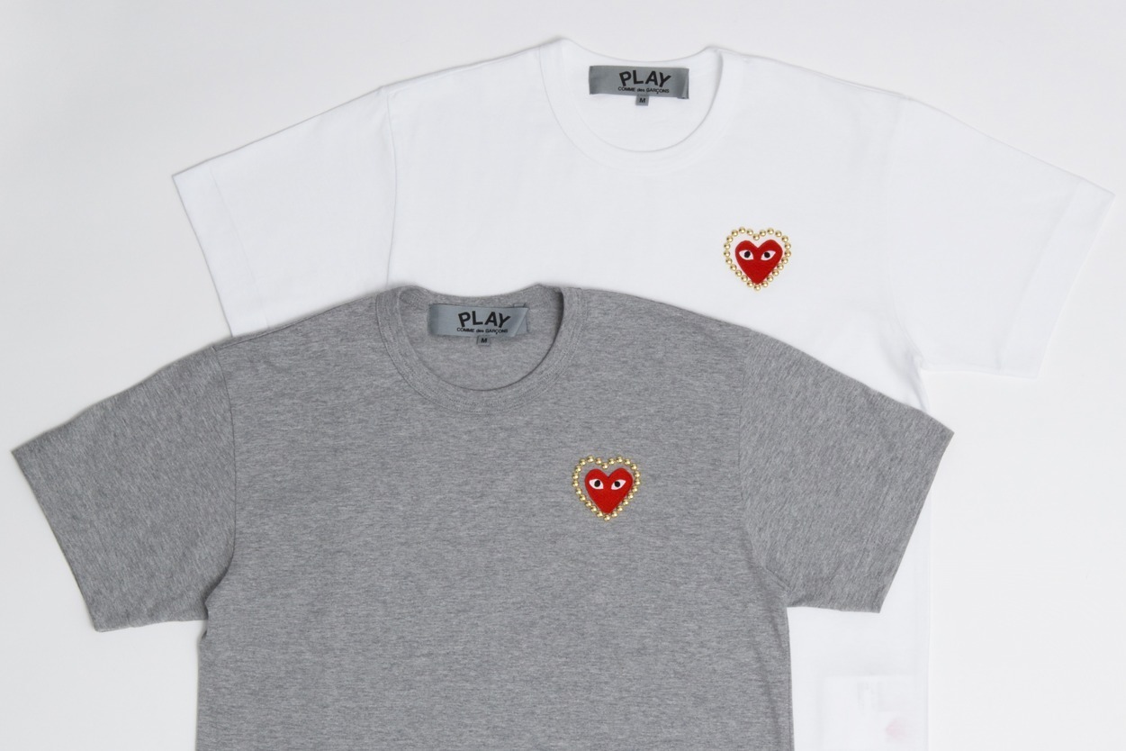 プレイ・コム デ ギャルソン金スタッズで囲んだ限定“ハート”Tシャツ