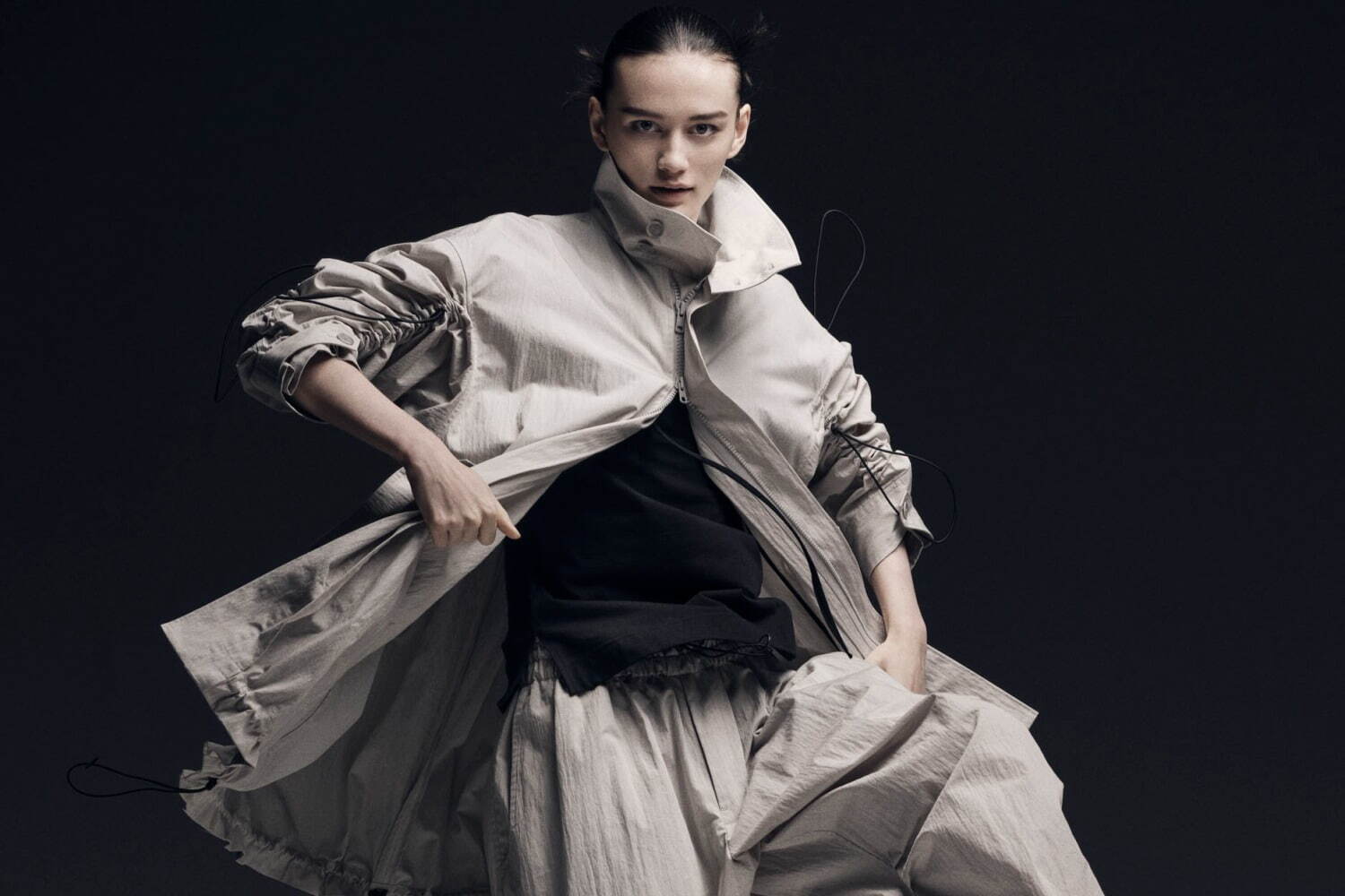 レギュレーション ヨウジヤマモト 2025年春夏コレクション、規律の中の