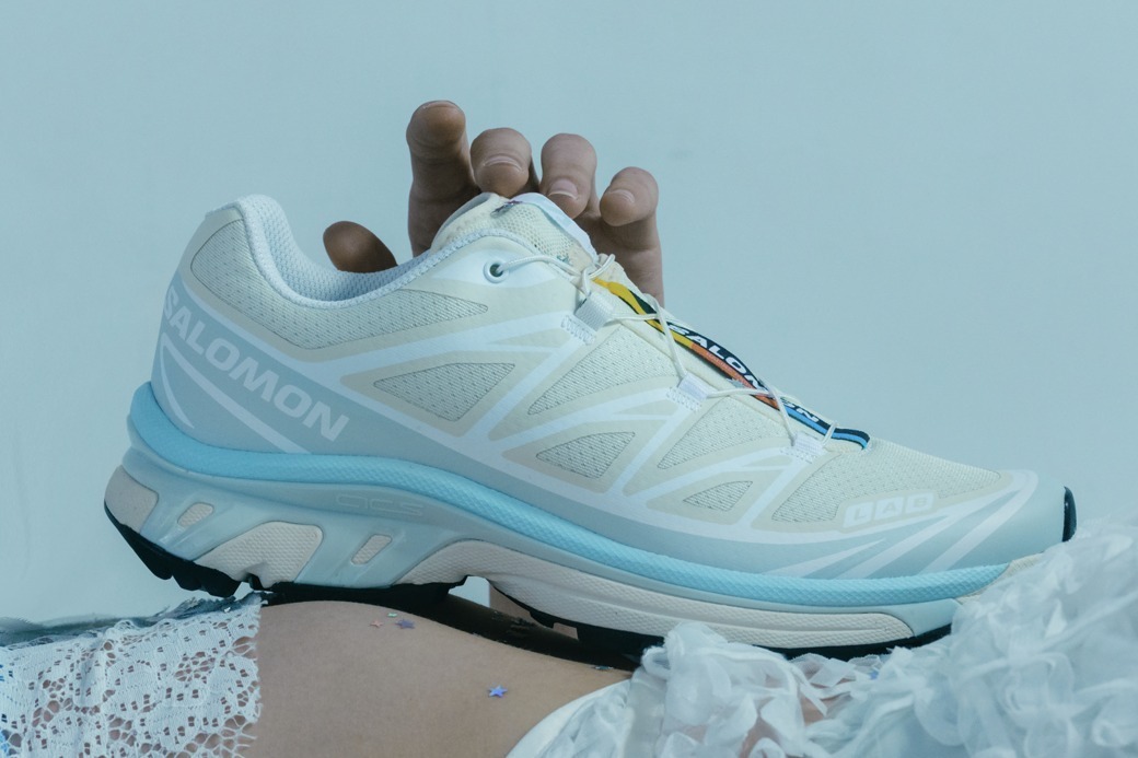 サロモン“バニラアイスカラー”の「XT-6」ウィメンズスニーカー、レイ