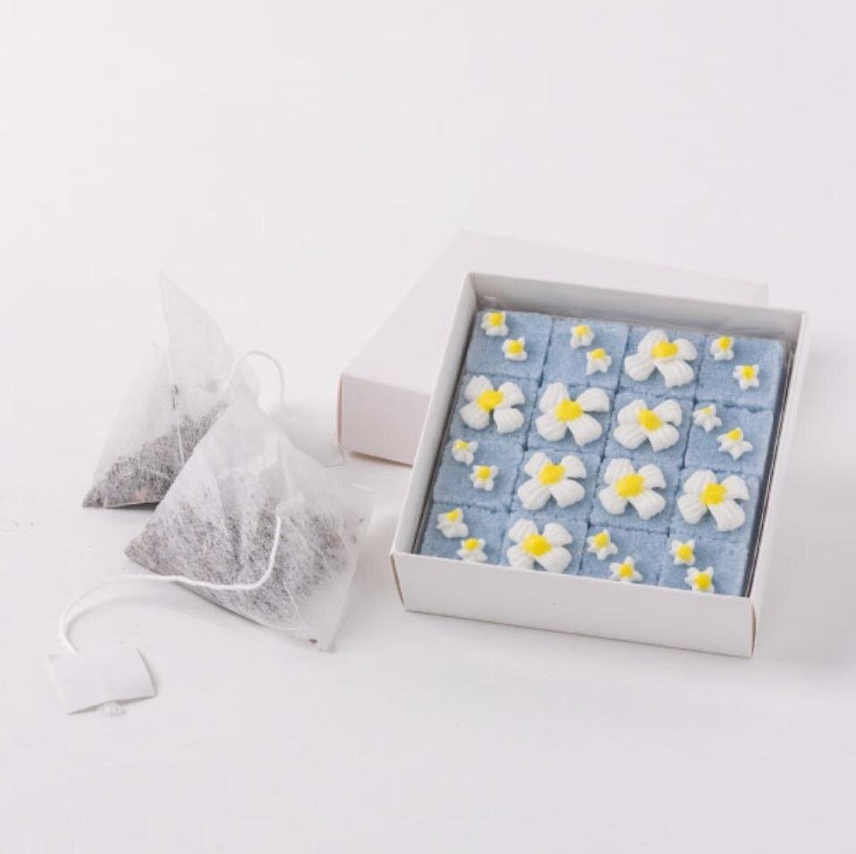 ゴッホ《夜のカフェテラス》イメージの“ガス灯”ピアス＆“星が浮かぶ