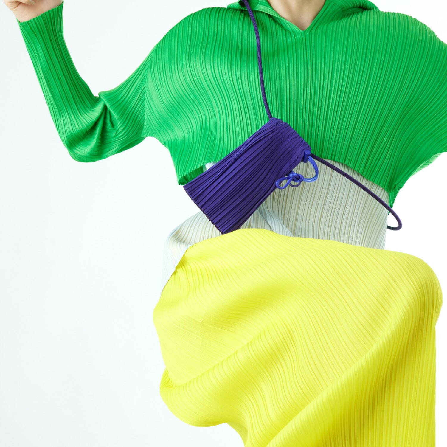 プリーツ プリーズ イッセイ ミヤケ新作“カラフル”ポシェット、アクセ