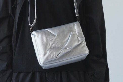 ディスコード ヨウジヤマモト新作バッグ「FLUFFY」“紙端を折り返した