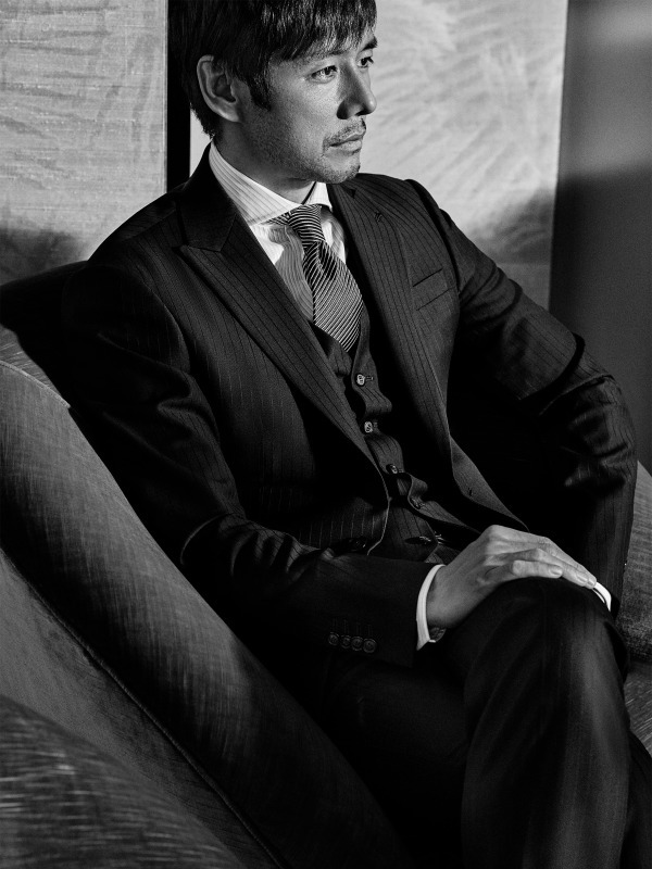 ジョルジオ アルマーニ、西島秀俊を起用した「メイド トゥ メジャー