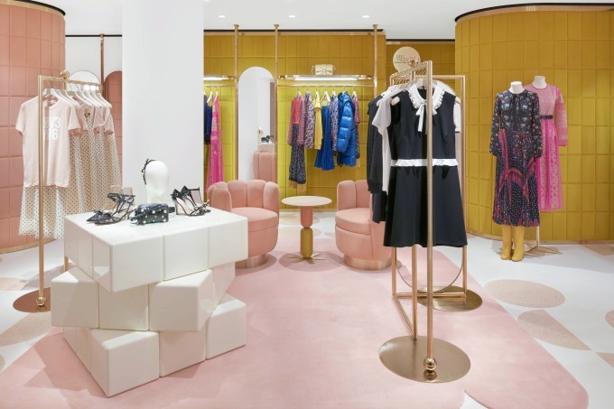 レッド ヴァレンティノ、表参道に旗艦店オープン - 限定カプセル