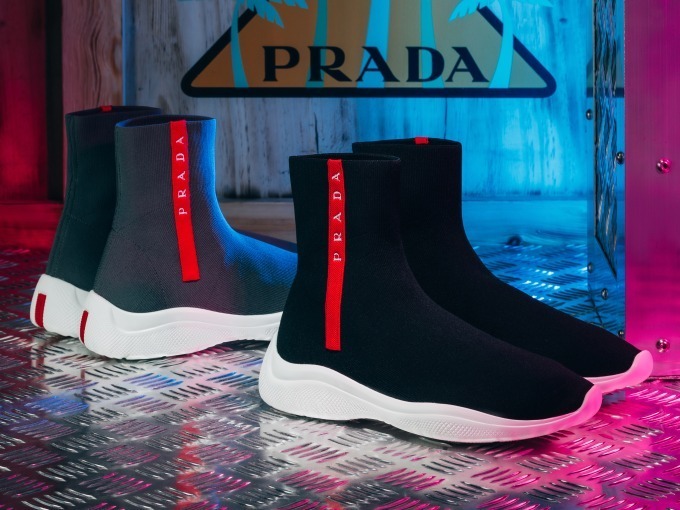プラダの新作スニーカー - ロゴ入りアッパーやボリュームソール