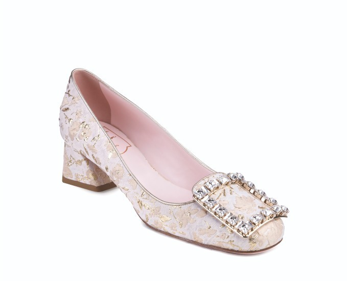 ロジェ ヴィヴィエ 新作シューズ「トレ ヴィヴィエ」60'sパンプスを