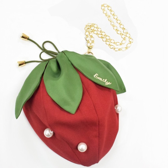 エミリーテンプルキュート“早摘みいちご”柄のワンピースやバッグ