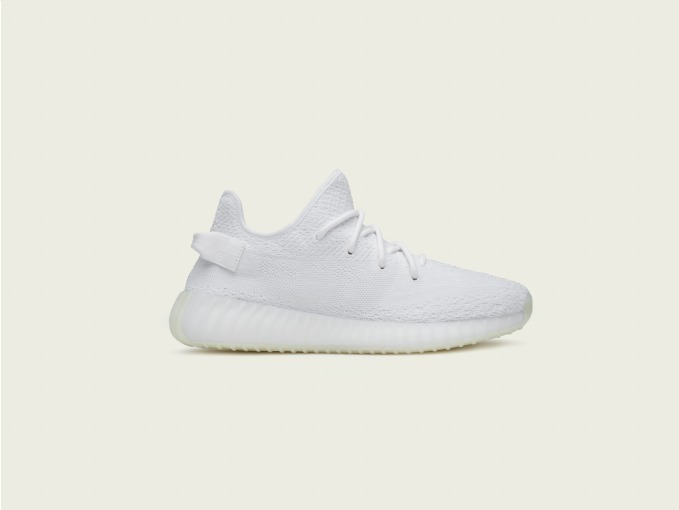 アディダス + カニエ・ウエスト、オールホワイトの「YEEZY BOOST」再販