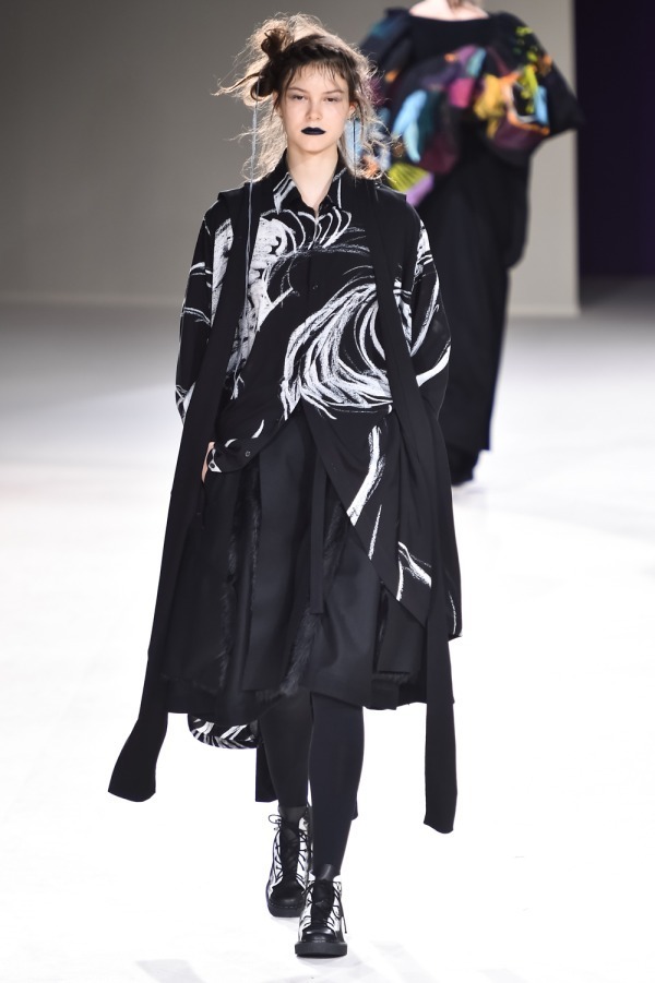 ヨウジヤマモト(Yohji Yamamoto) 2019-20年秋冬ウィメンズコレクション