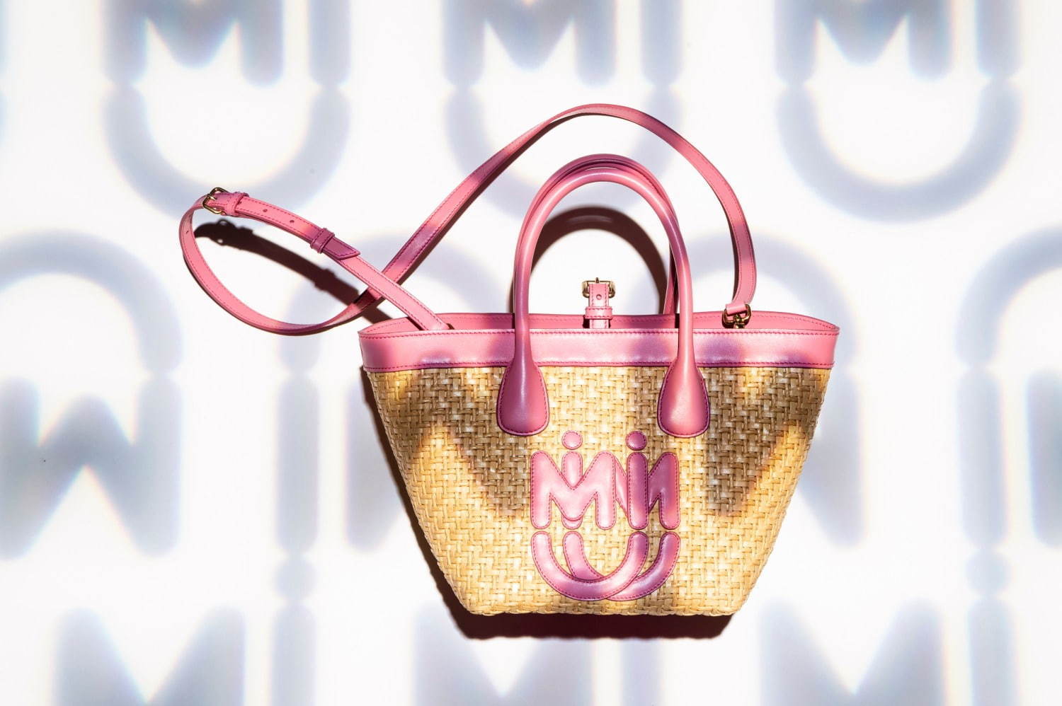ミュウミュウ×M/M (Paris)グラフィックロゴの新作ハンドバッグやクロス