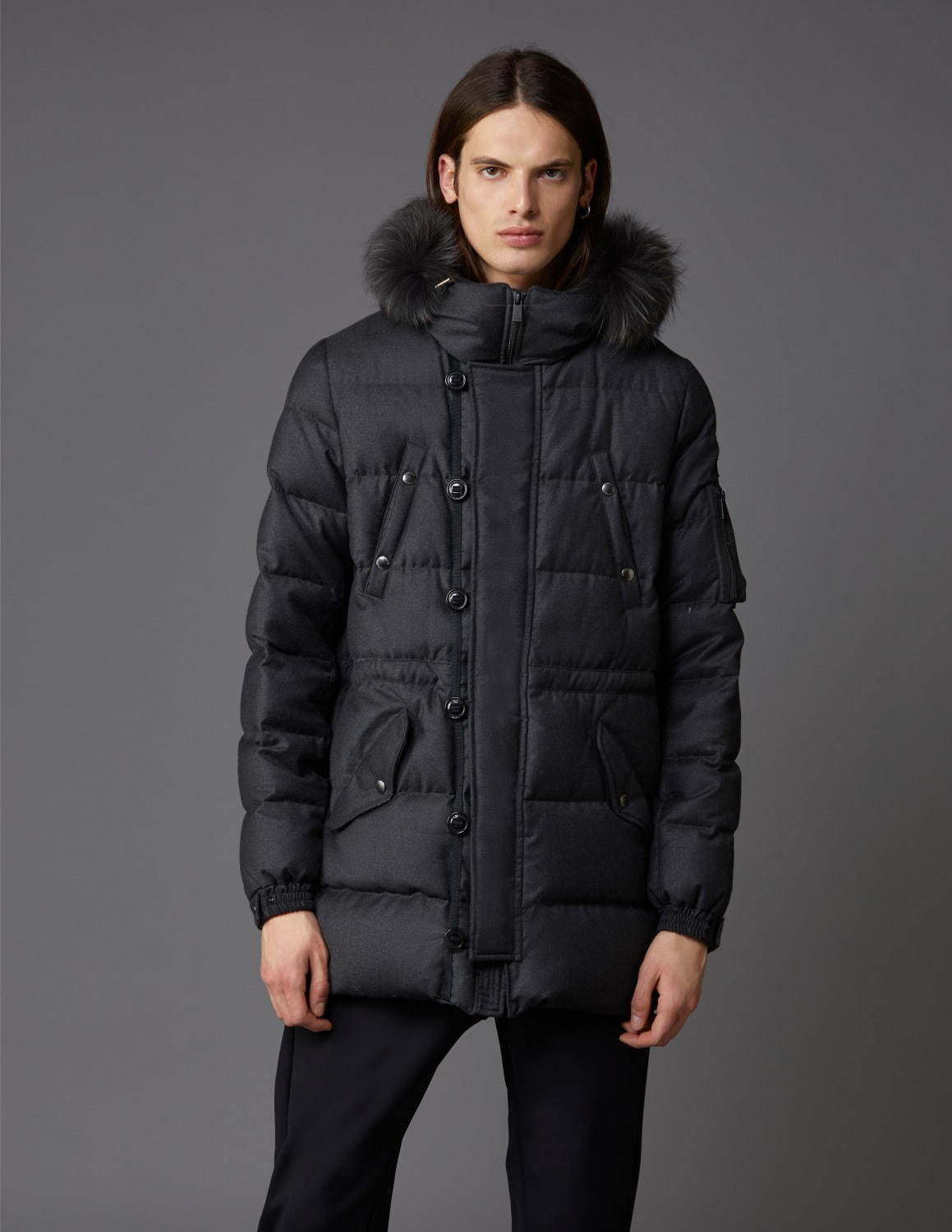 タトラス2019秋冬ダウンジャケット“ポンチョ型”ウィメンズや“スーツに