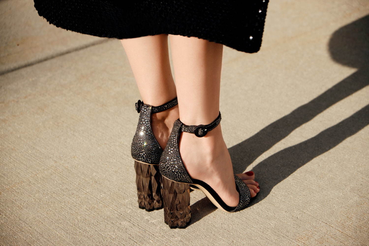 サルヴァトーレ フェラガモ“ミラーヒール”が輝く新作シューズ