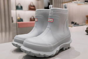 ステラ マッカートニー×ハンターのラバーブーツ、ナチュラルラバー使用