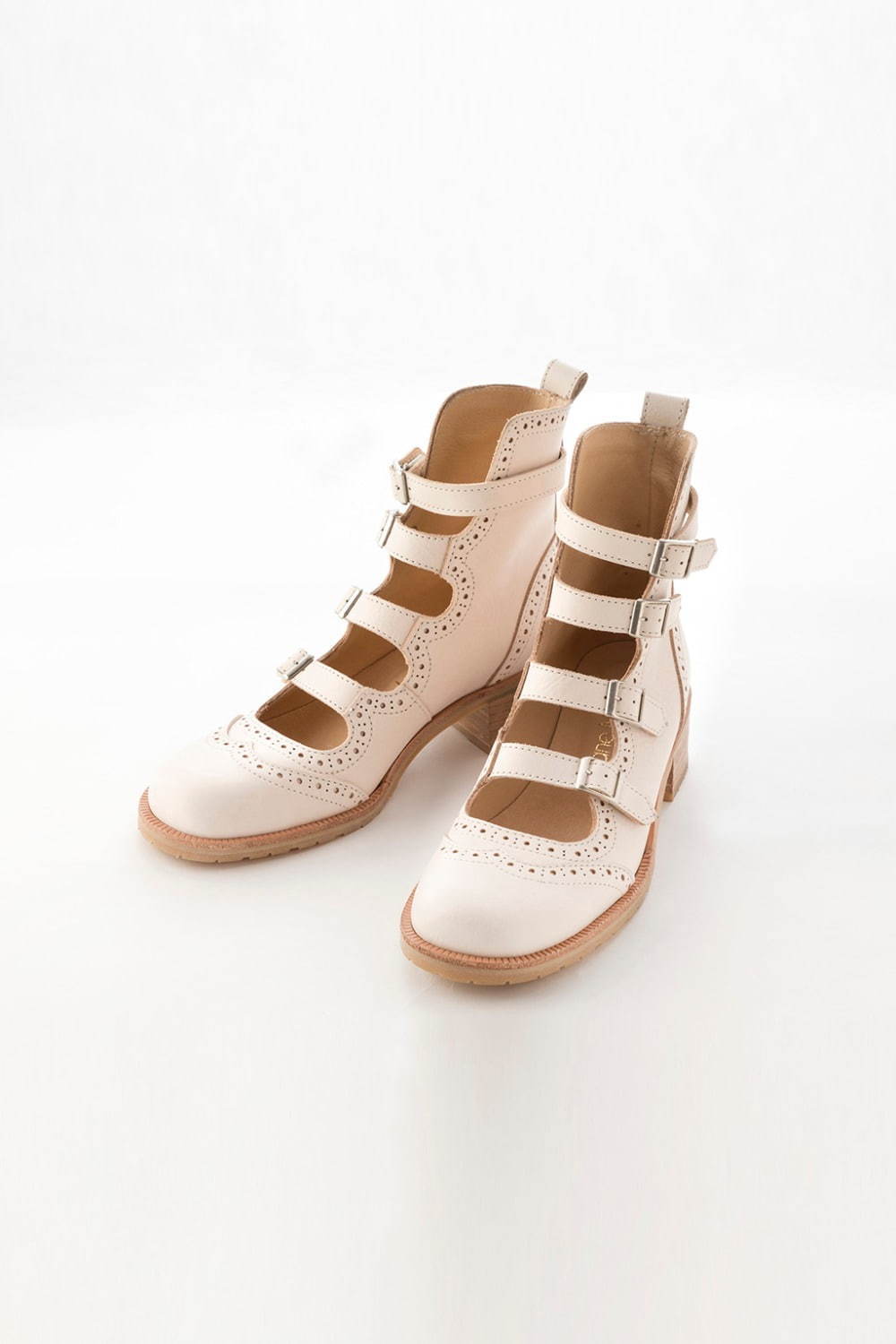 ジェーンマープル「4ストラップシューズ」キップオイルレザーを用いた