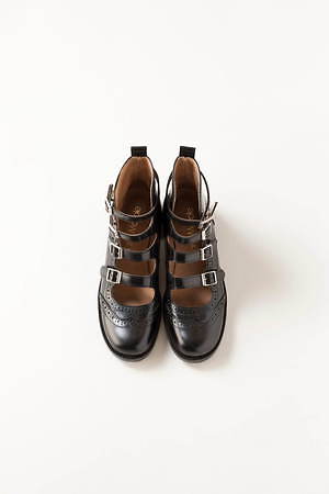 ジェーンマープル「4ストラップシューズ」キップオイルレザーを用いた