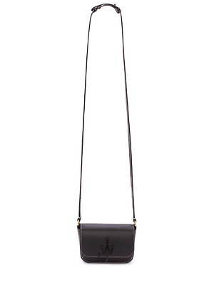 JW アンダーソン新作バッグ、“野球キャップ型”バッグやチェーンを配