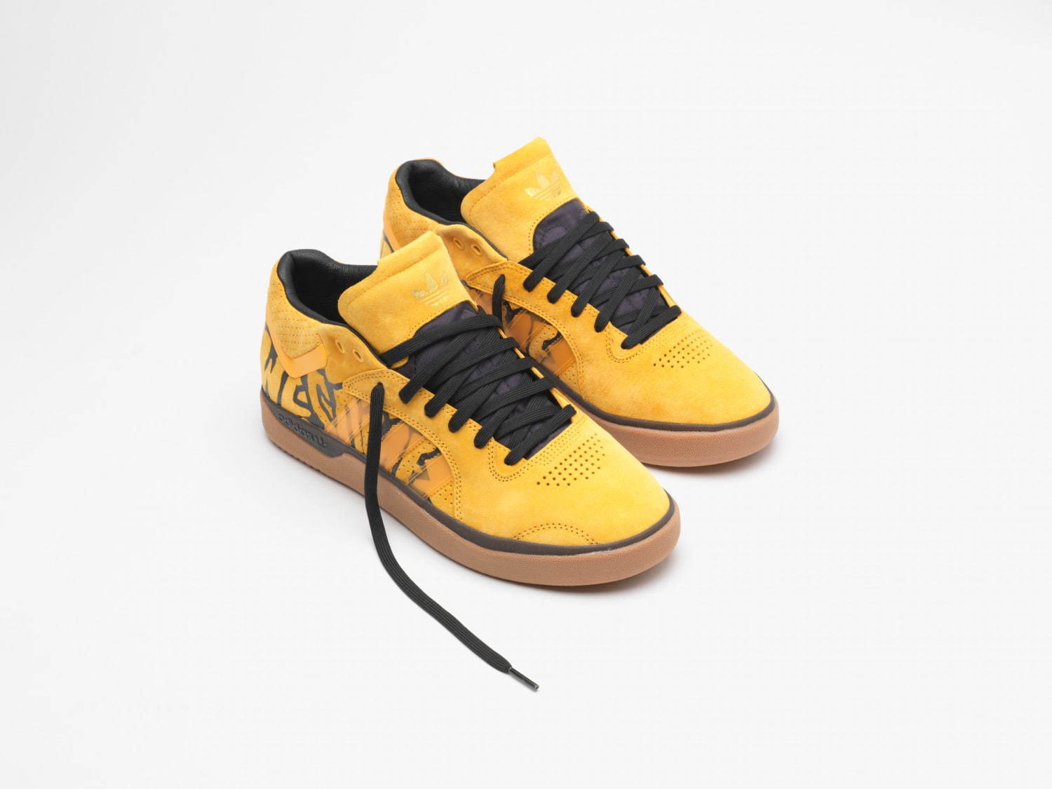 アディダス スケートボーディング新スニーカー、“ファッキンオーサム