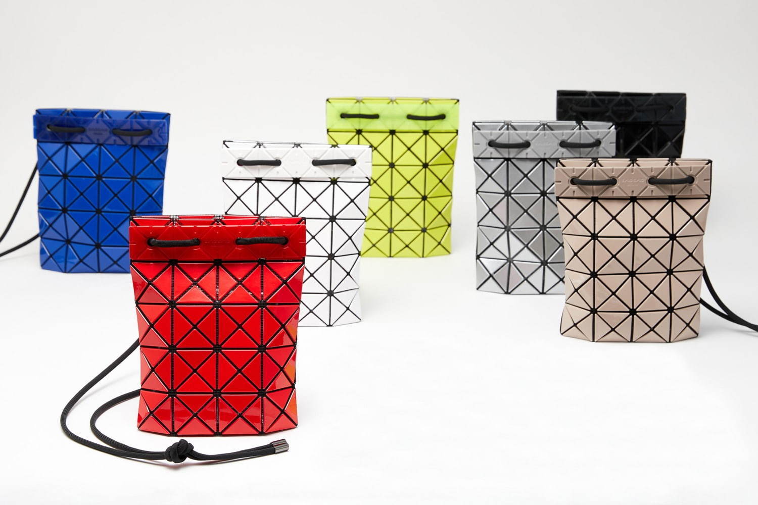 BAO BAO ISSEY MIYAKEの新作ミニポシェット、プチ外出に最適 - 路面店