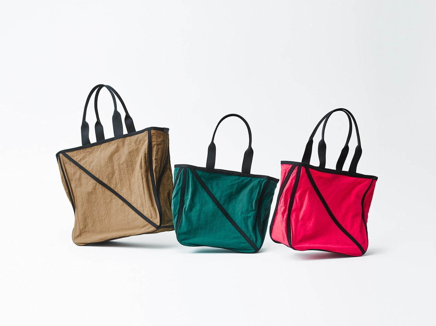 グッド グッズ イッセイ ミヤケの新作リュック「HONE」建築やテントの